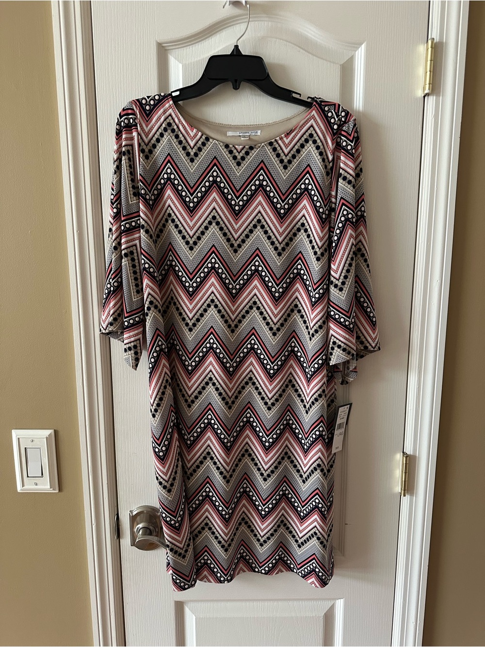 Studio One Chevron Zigzag Shift Dress in Pink, Black & Cream